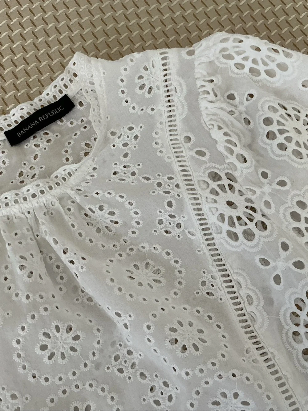 Banana Republic White 3/4 Sleeve Unlined Eyelet Cropped Top Sz L